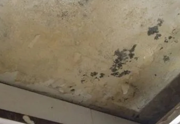 滨江阳台漏水维修公司分享下滨江卫生间渗水维修需要注意哪些问题。